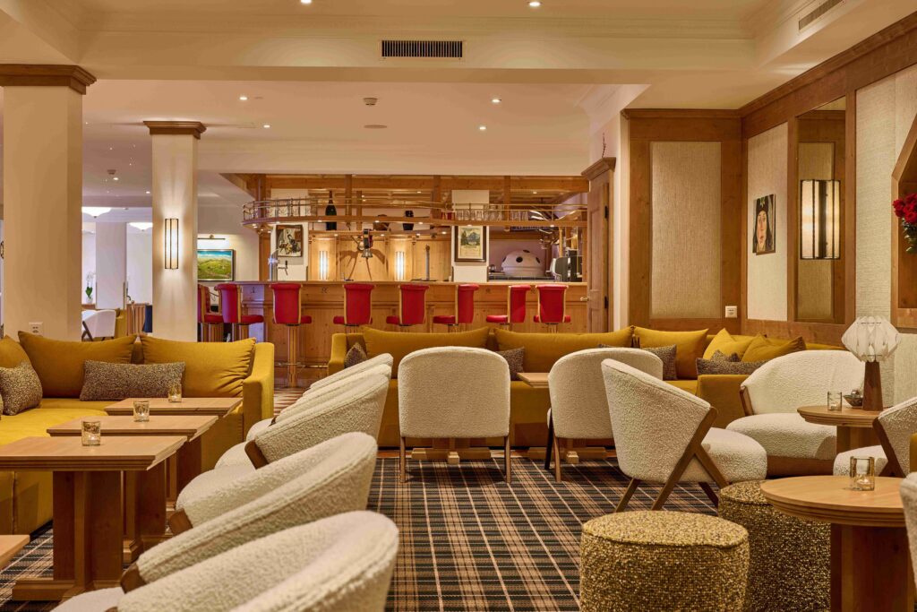 Bar (c) The Glacier Hotel