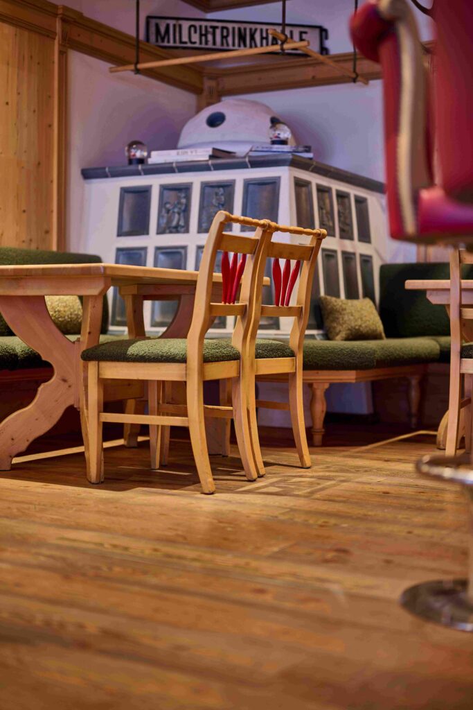 Bar - Cozy Corner (c) The Glacier Hotel